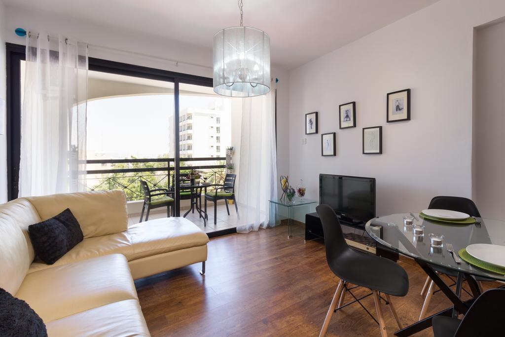 Mama Seaside Apartment Larnaca Buitenkant foto
