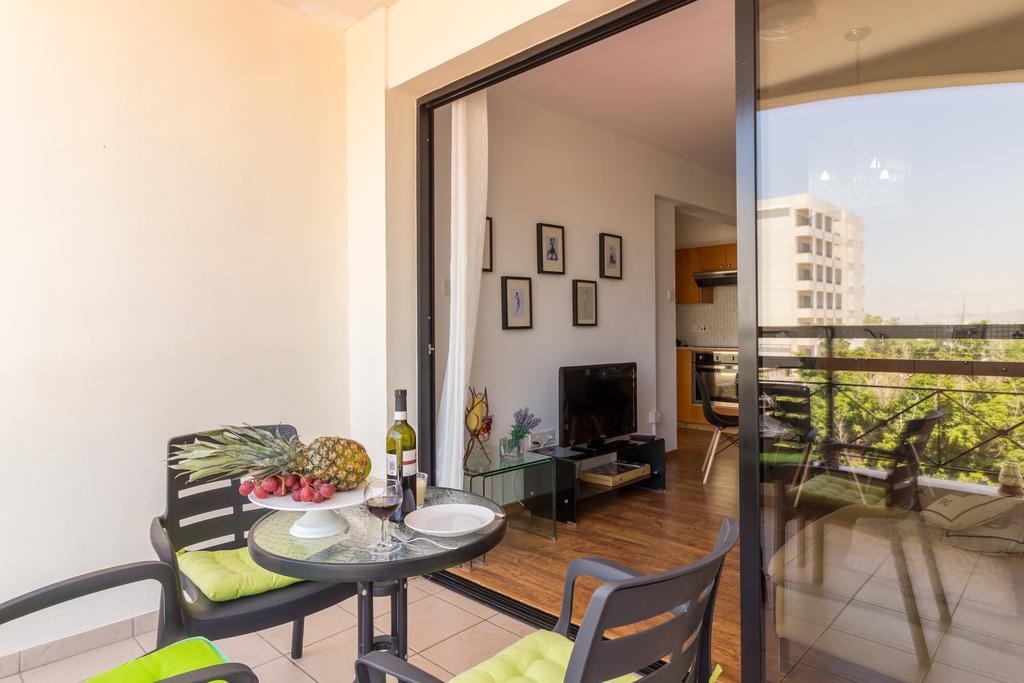 Mama Seaside Apartment Larnaca Buitenkant foto