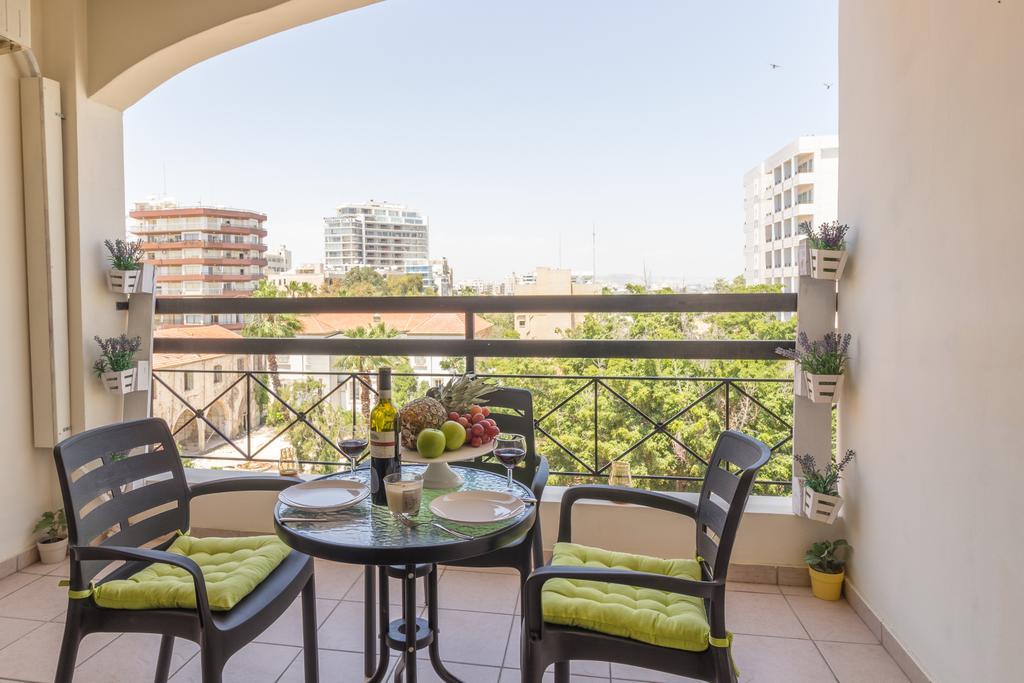 Mama Seaside Apartment Larnaca Buitenkant foto