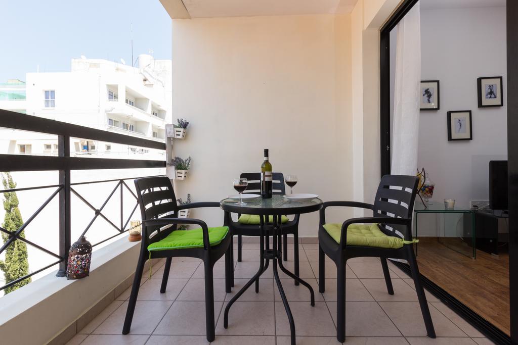 Mama Seaside Apartment Larnaca Buitenkant foto