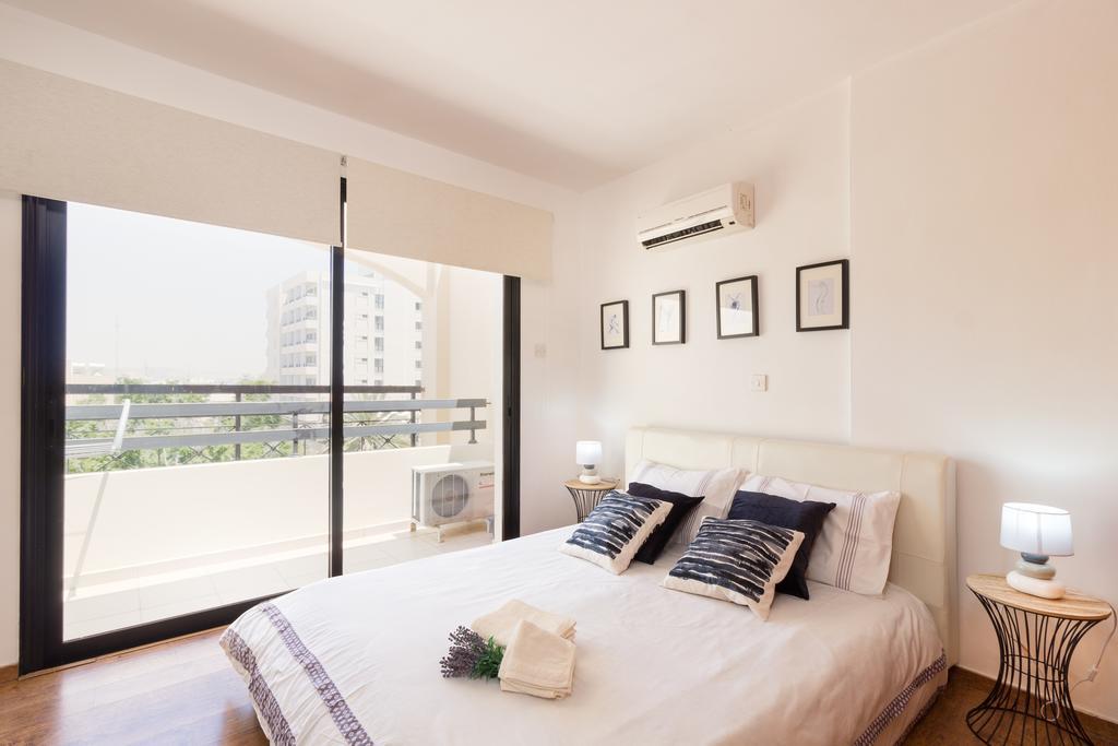 Mama Seaside Apartment Larnaca Buitenkant foto