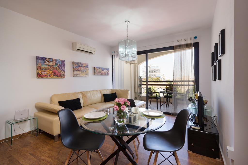 Mama Seaside Apartment Larnaca Buitenkant foto